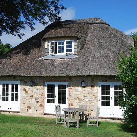 The Lodge: Adorable, Romantic Thatched Cottage Freshwater Εξωτερικό φωτογραφία
