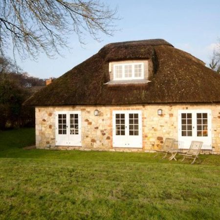 The Lodge: Adorable, Romantic Thatched Cottage Freshwater Εξωτερικό φωτογραφία