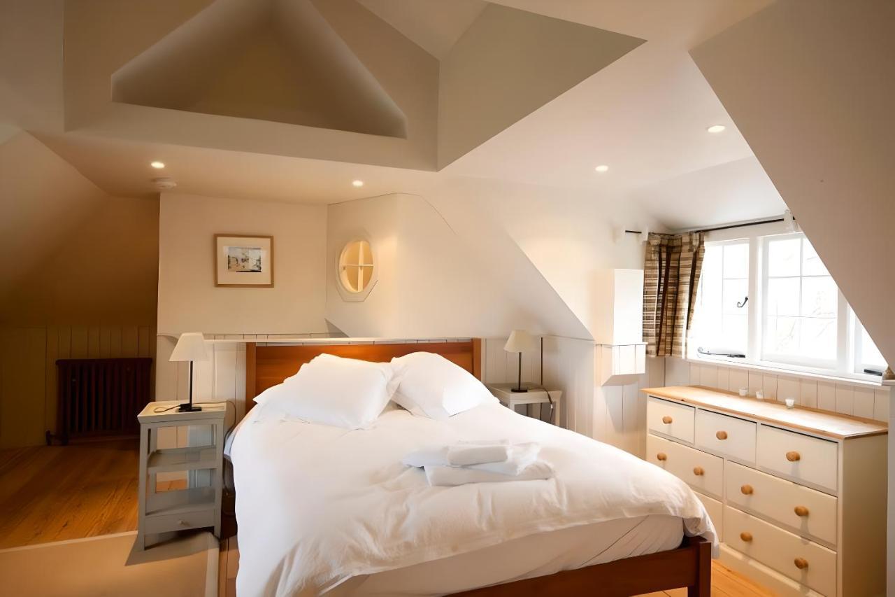 The Lodge: Adorable, Romantic Thatched Cottage Freshwater Εξωτερικό φωτογραφία