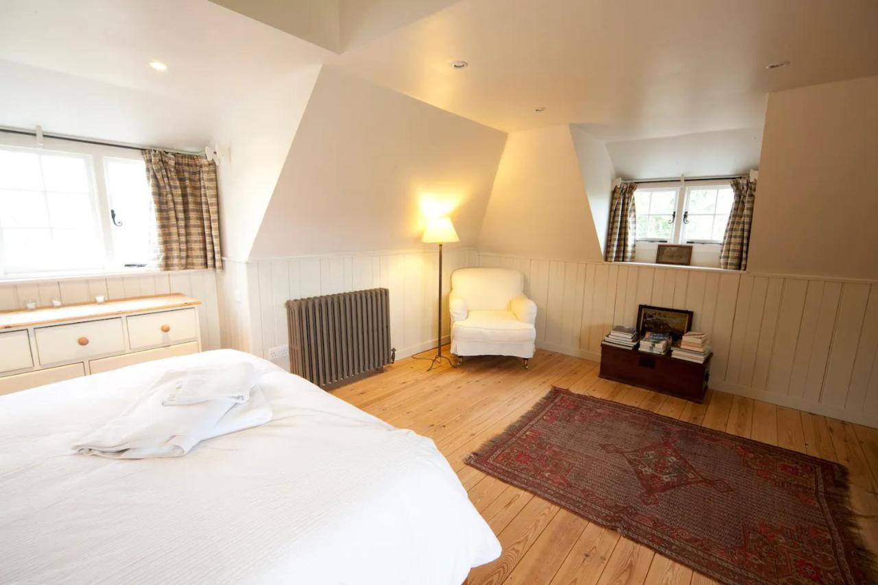 The Lodge: Adorable, Romantic Thatched Cottage Freshwater Εξωτερικό φωτογραφία