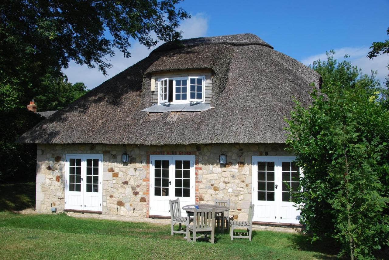 The Lodge: Adorable, Romantic Thatched Cottage Freshwater Εξωτερικό φωτογραφία