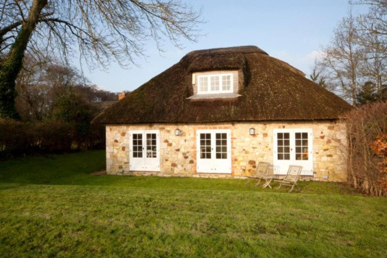 The Lodge: Adorable, Romantic Thatched Cottage Freshwater Εξωτερικό φωτογραφία
